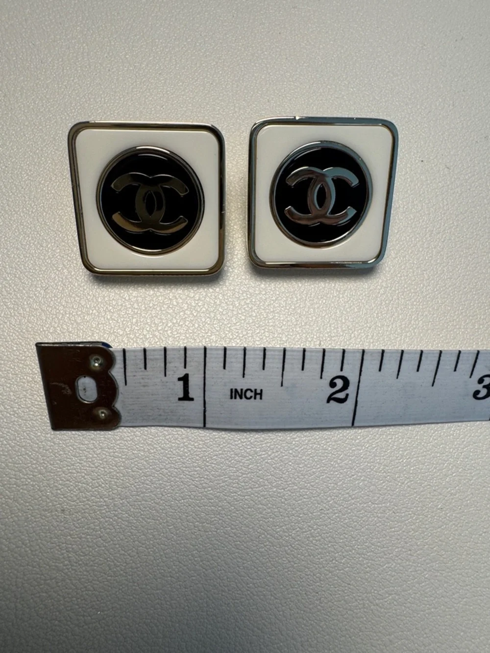 CHANEL Gold-Tone Black & White CC Square EARRINGS- 100% AUTHENTIC - Picture 4 of 6